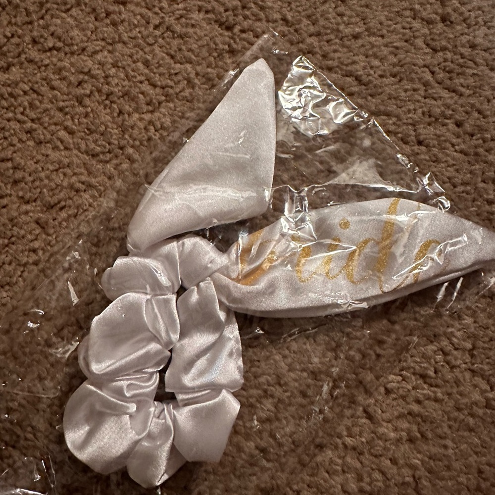 Bride scrunchie